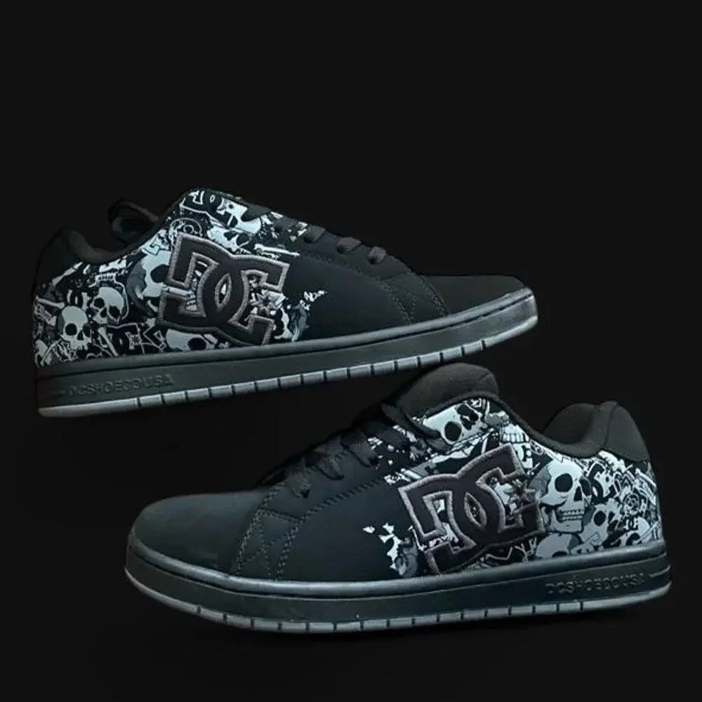 Dc shoes skull graphic shoes